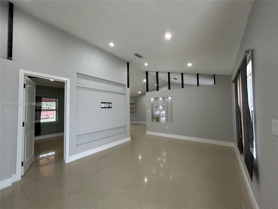 For Rent: $2,900 (2 beds, 1 baths, 1625 Square Feet)