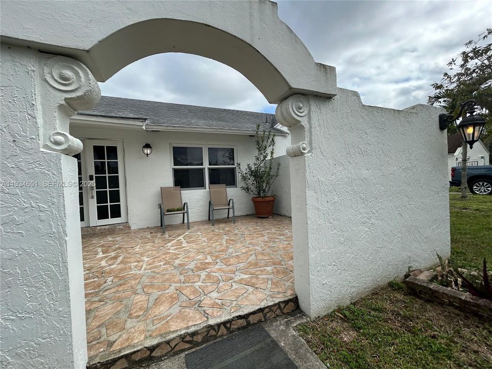 For Rent: $2,900 (2 beds, 1 baths, 1625 Square Feet)