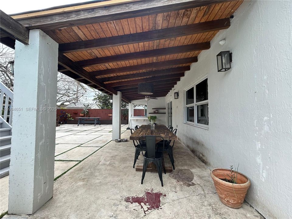 For Rent: $2,900 (2 beds, 1 baths, 1625 Square Feet)