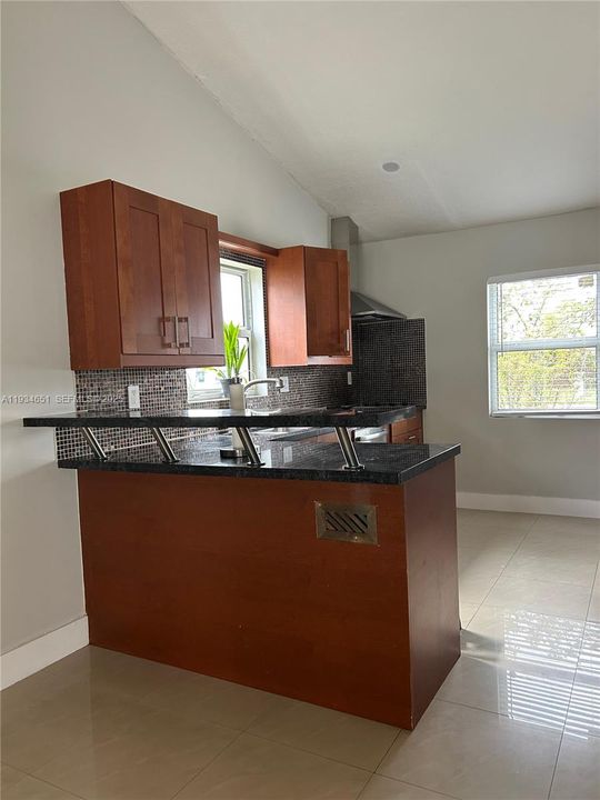 For Rent: $2,900 (2 beds, 1 baths, 1625 Square Feet)
