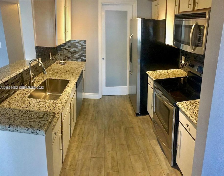 For Sale: $238,000 (2 beds, 2 baths, 1256 Square Feet)