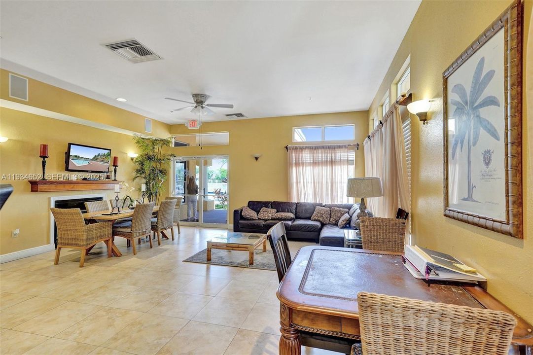 For Sale: $238,000 (2 beds, 2 baths, 1256 Square Feet)