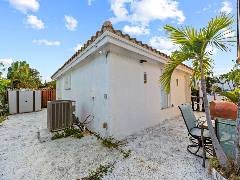 For Sale: $550,000 (3 beds, 2 baths, 1566 Square Feet)