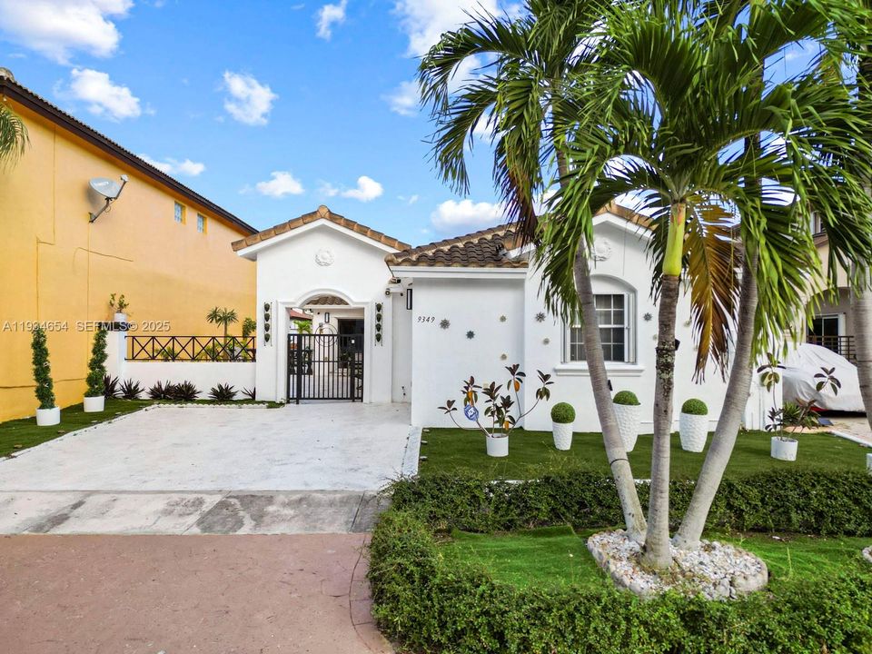 For Sale: $550,000 (3 beds, 2 baths, 1566 Square Feet)