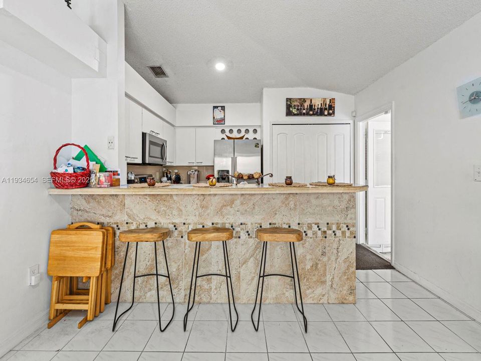 For Sale: $550,000 (3 beds, 2 baths, 1566 Square Feet)