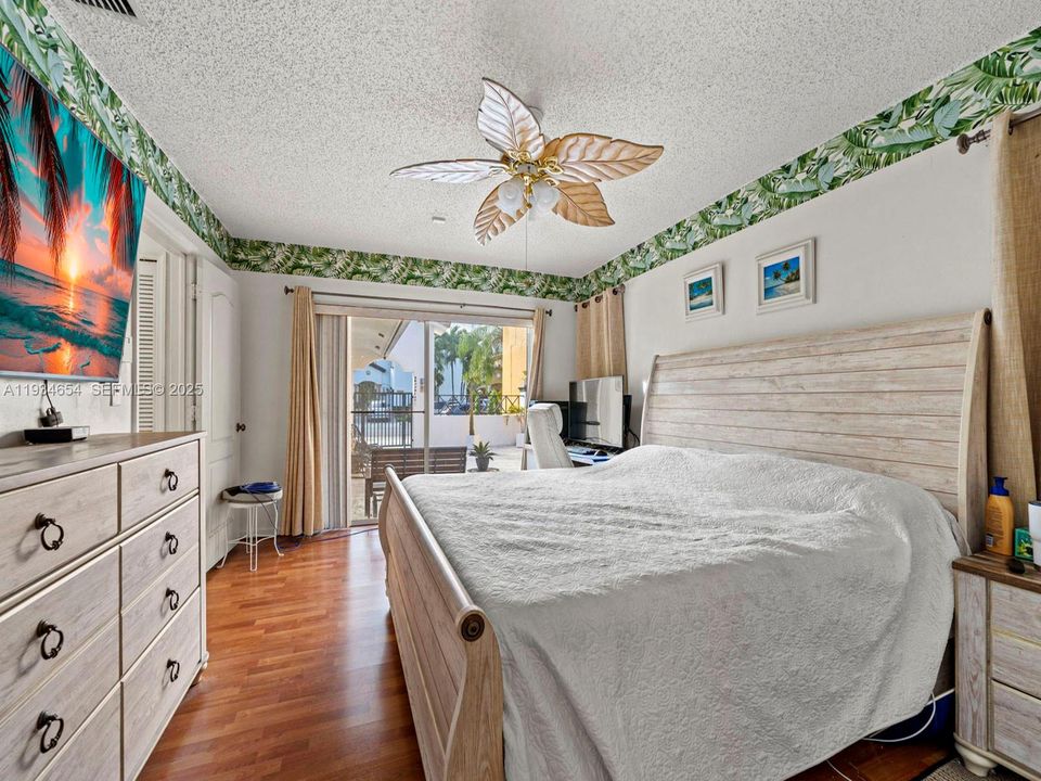 For Sale: $550,000 (3 beds, 2 baths, 1566 Square Feet)