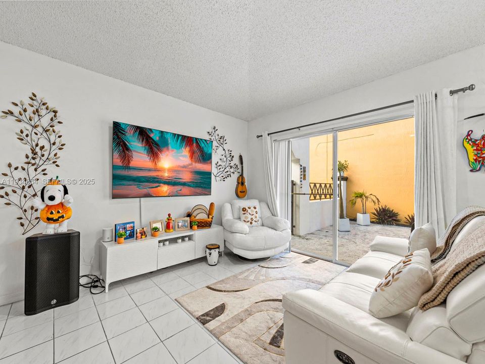 For Sale: $550,000 (3 beds, 2 baths, 1566 Square Feet)