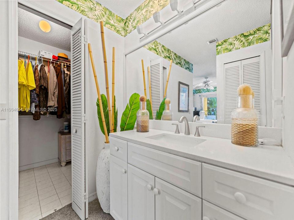 For Sale: $550,000 (3 beds, 2 baths, 1566 Square Feet)