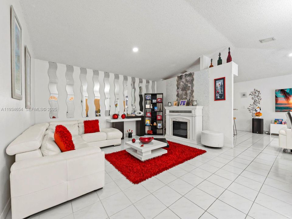 For Sale: $550,000 (3 beds, 2 baths, 1566 Square Feet)