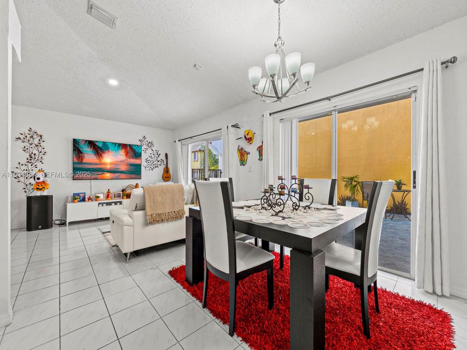 For Sale: $550,000 (3 beds, 2 baths, 1566 Square Feet)