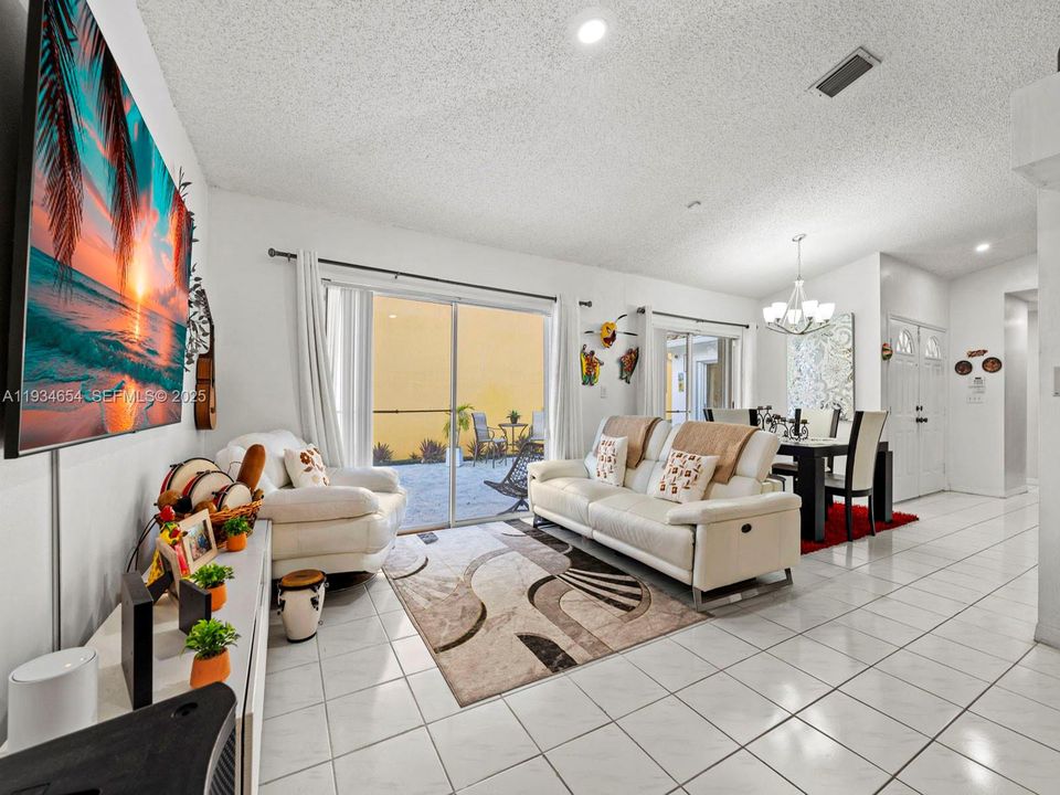 For Sale: $550,000 (3 beds, 2 baths, 1566 Square Feet)