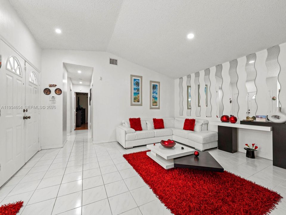 For Sale: $550,000 (3 beds, 2 baths, 1566 Square Feet)