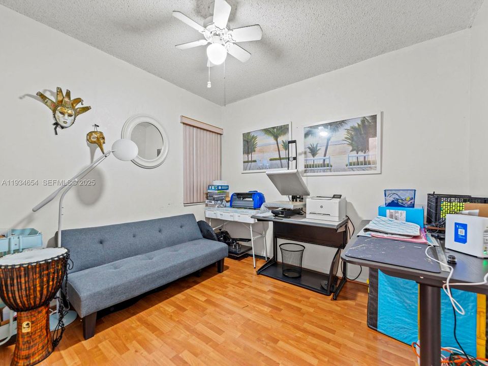 For Sale: $550,000 (3 beds, 2 baths, 1566 Square Feet)