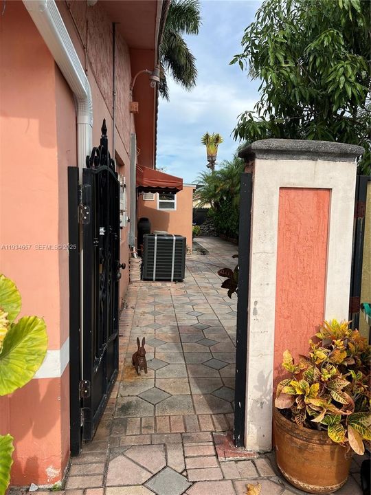 For Rent: $1,500 (1 beds, 1 baths, 1743 Square Feet)