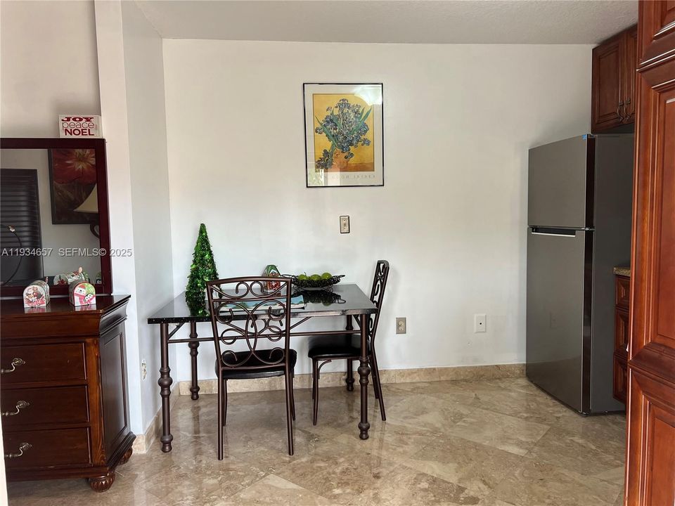 For Rent: $1,500 (1 beds, 1 baths, 1743 Square Feet)