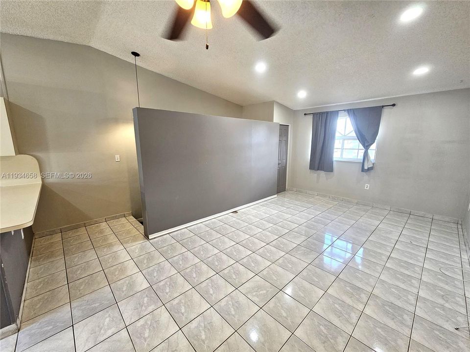 Vendido Recientemente: $285,000 (2 camas, 2 baños, 990 Pies cuadrados)