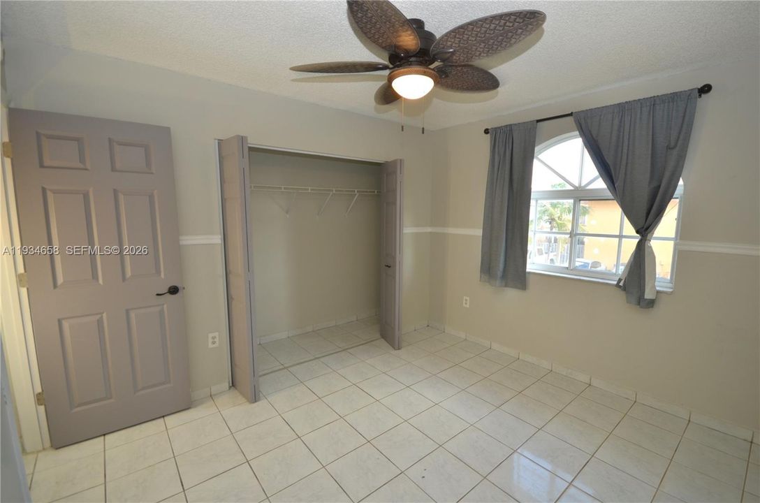 Vendido Recientemente: $285,000 (2 camas, 2 baños, 990 Pies cuadrados)