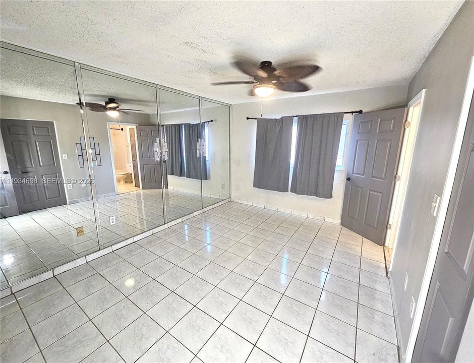Vendido Recientemente: $285,000 (2 camas, 2 baños, 990 Pies cuadrados)