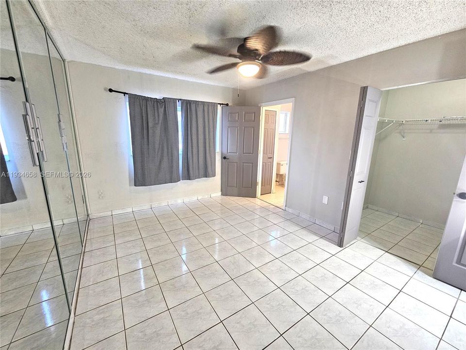 Vendido Recientemente: $285,000 (2 camas, 2 baños, 990 Pies cuadrados)