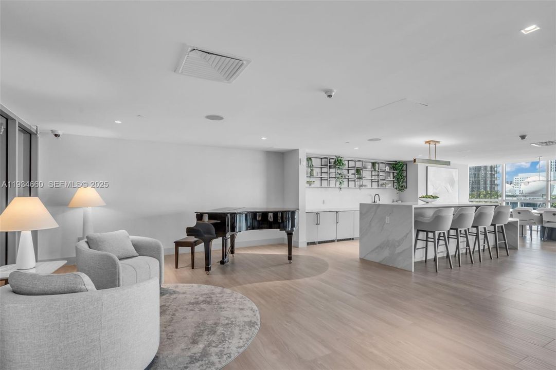 На продажу: $995,000 (2 спален, 2 ванн, 1237 Квадратных фут)