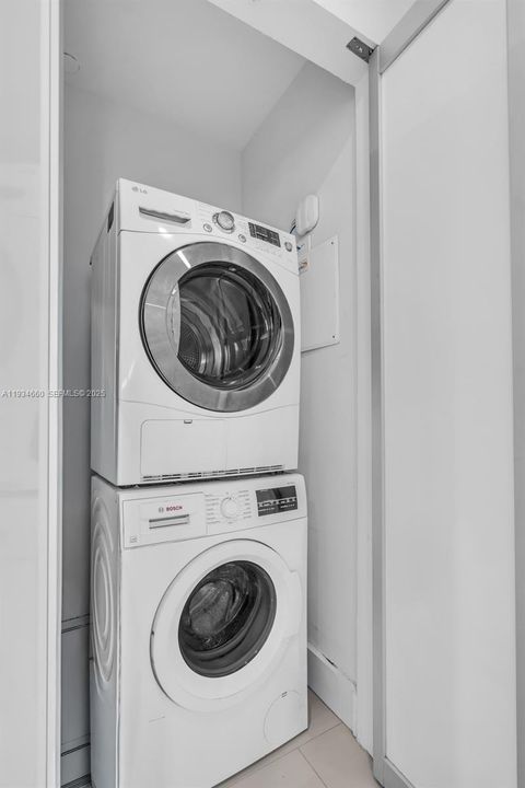 На продажу: $995,000 (2 спален, 2 ванн, 1237 Квадратных фут)