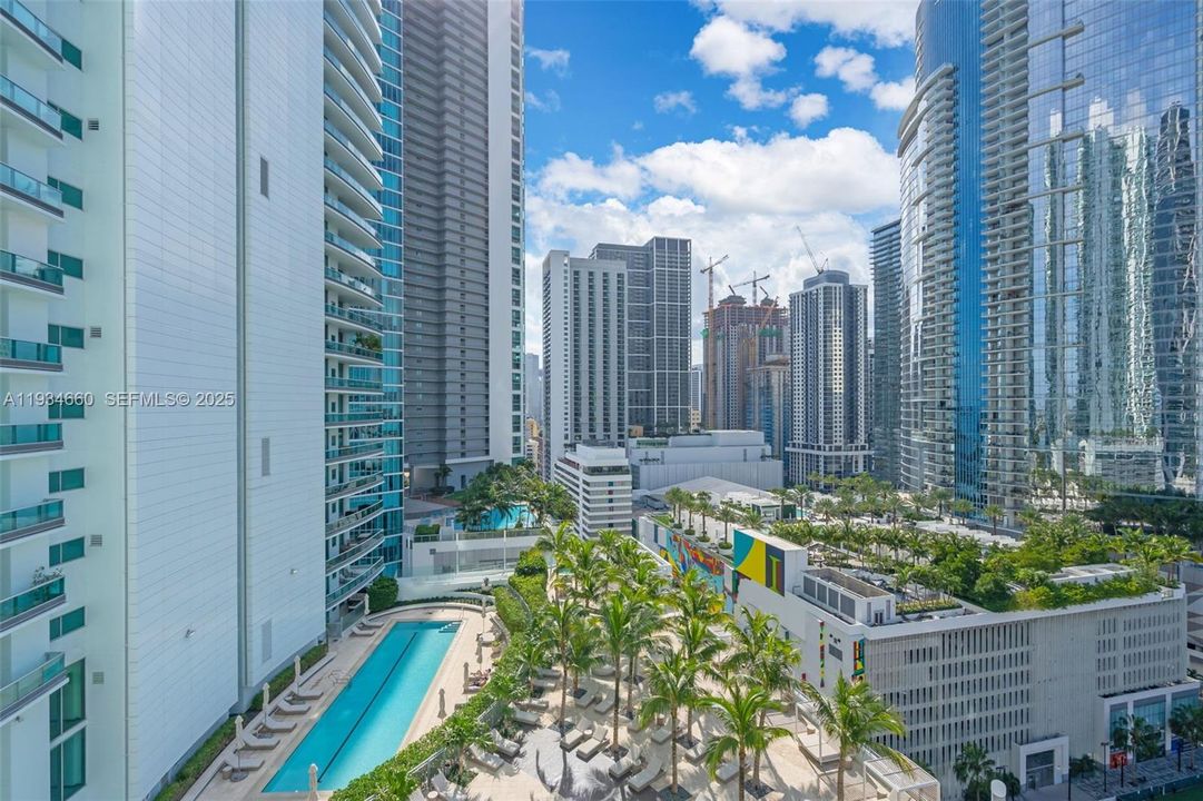 На продажу: $995,000 (2 спален, 2 ванн, 1237 Квадратных фут)