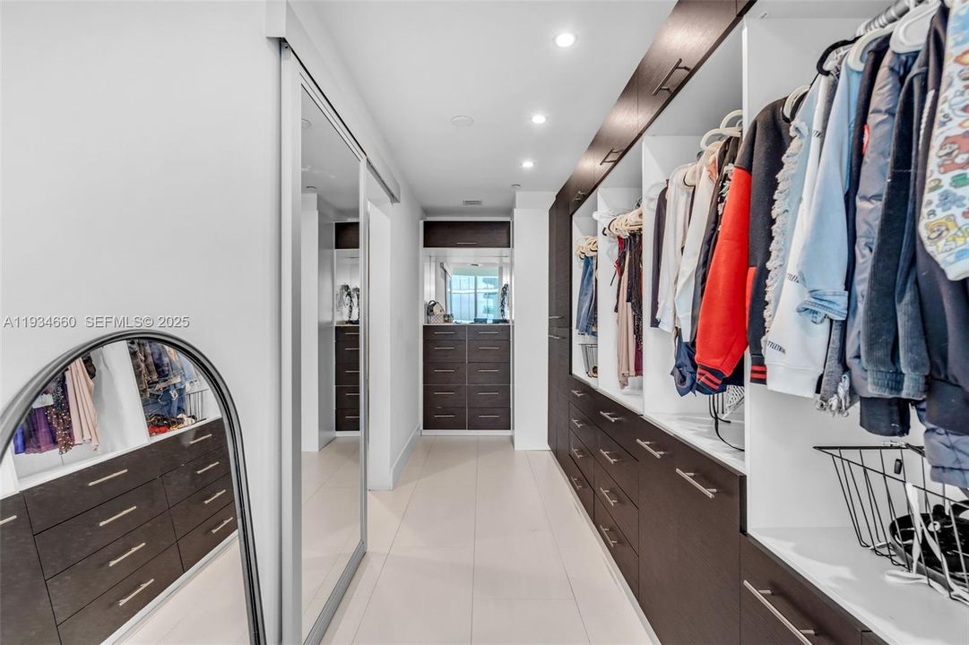 На продажу: $995,000 (2 спален, 2 ванн, 1237 Квадратных фут)