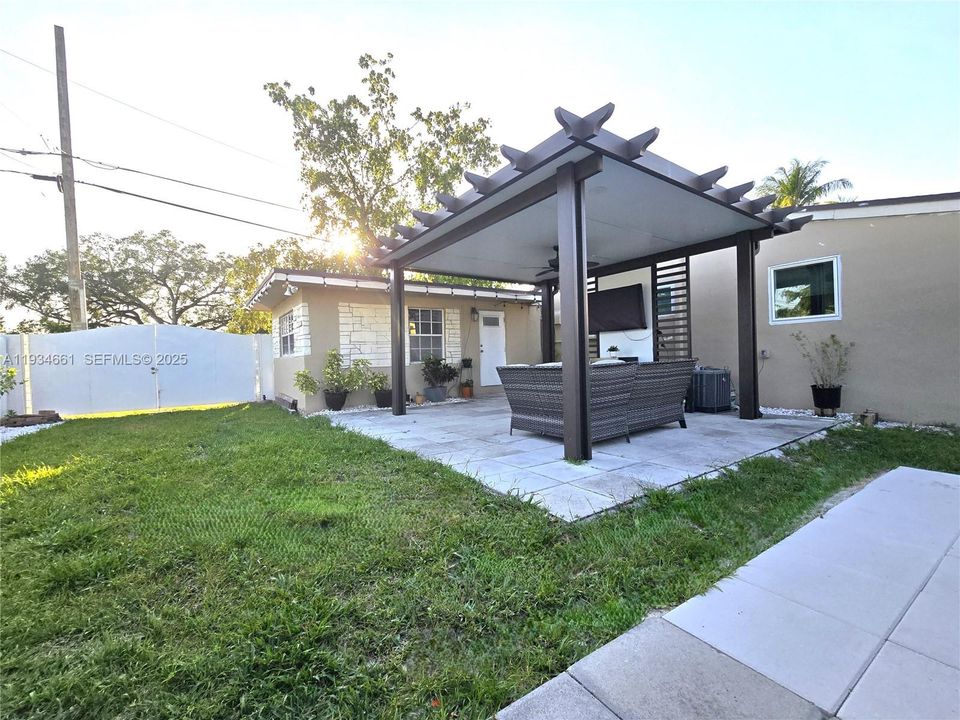 For Sale: $589,000 (3 beds, 2 baths, 1530 Square Feet)