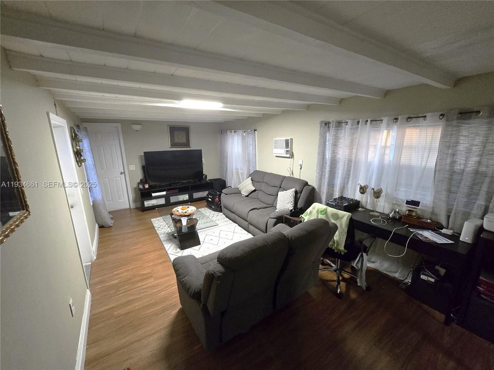 For Sale: $589,000 (3 beds, 2 baths, 1530 Square Feet)