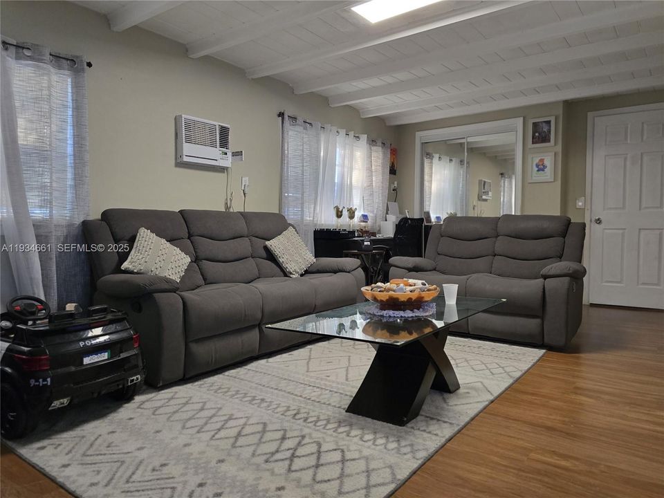 For Sale: $589,000 (3 beds, 2 baths, 1530 Square Feet)