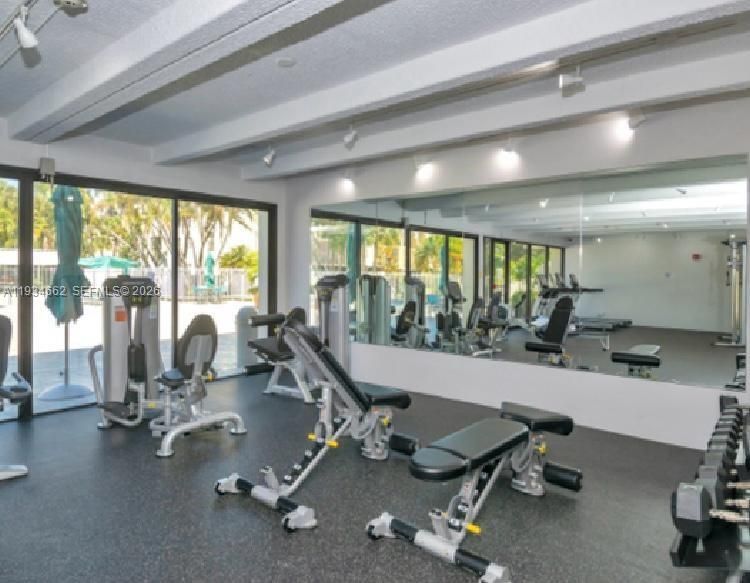 待售: $399,000 (4 贝兹, 2 浴室, 1380 平方英尺)