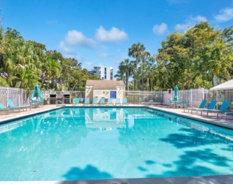 待售: $399,000 (4 贝兹, 2 浴室, 1380 平方英尺)