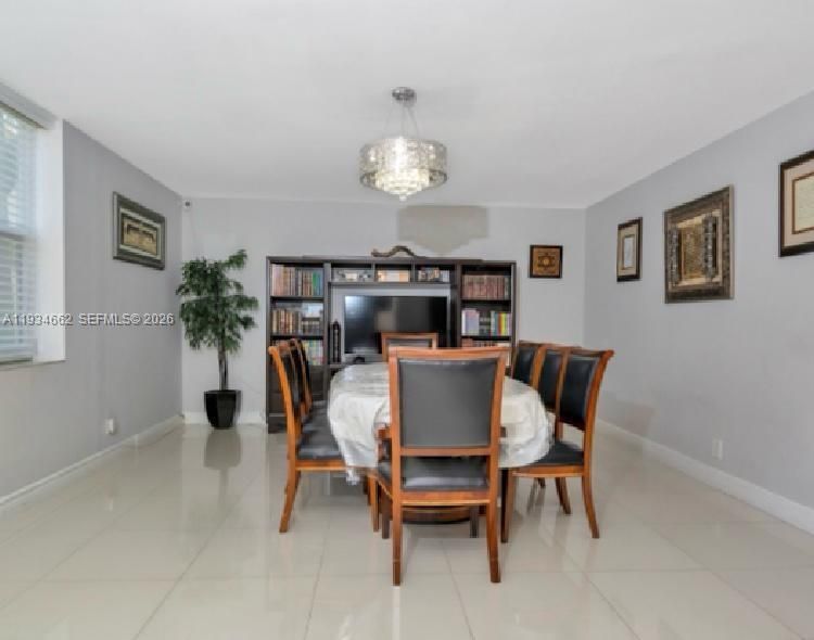 待售: $399,000 (4 贝兹, 2 浴室, 1380 平方英尺)