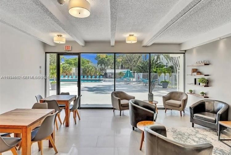 待售: $399,000 (4 贝兹, 2 浴室, 1380 平方英尺)