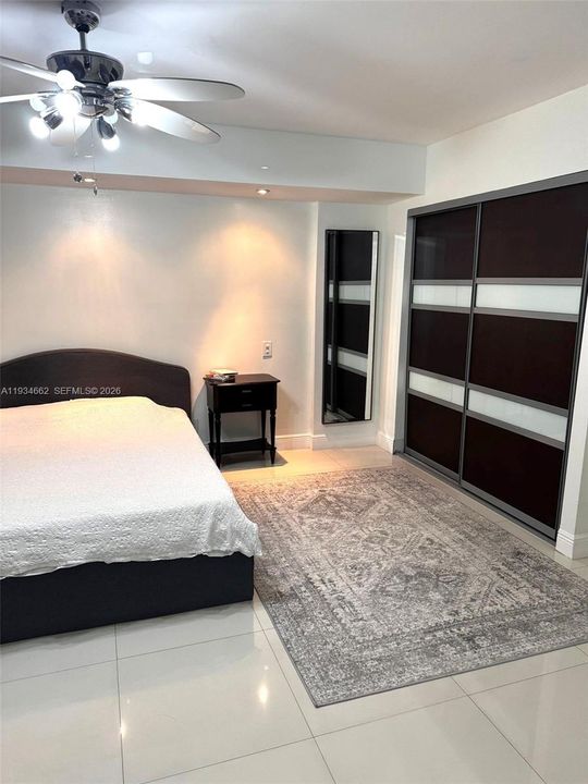 待售: $399,000 (4 贝兹, 2 浴室, 1380 平方英尺)