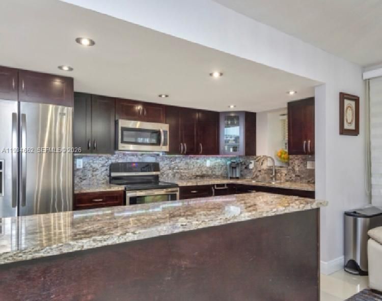 待售: $399,000 (4 贝兹, 2 浴室, 1380 平方英尺)