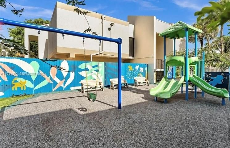 待售: $399,000 (4 贝兹, 2 浴室, 1380 平方英尺)