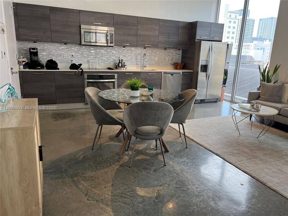 В аренду: $3,099 (2 спален, 1 ванн, 736 Квадратных фут)