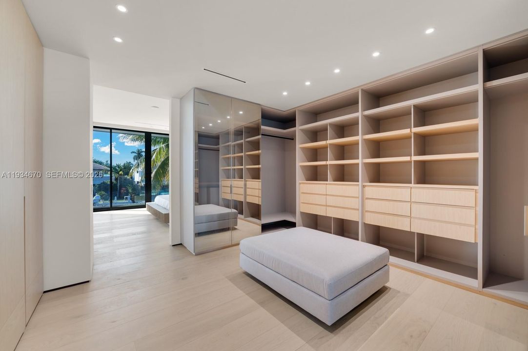 For Sale: $11,990,000 (6 beds, 7 baths, 0 Square Feet)