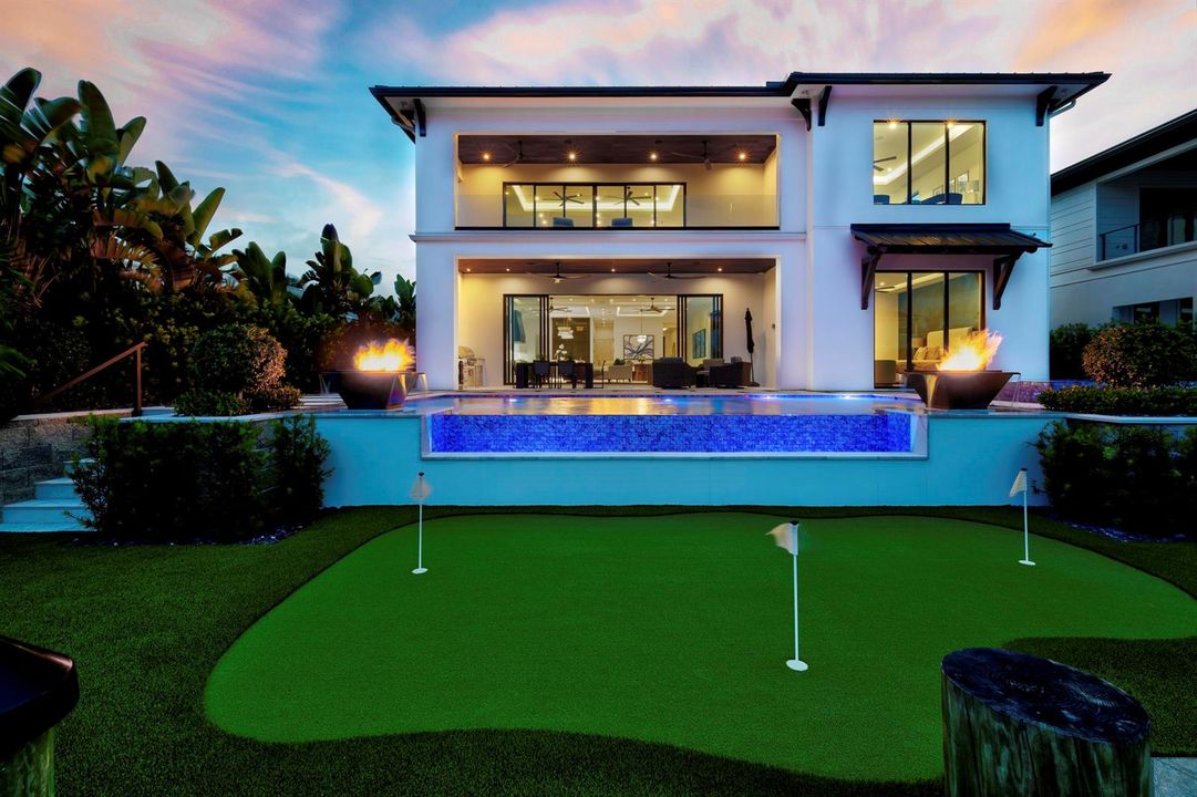 PUTTING GREEN