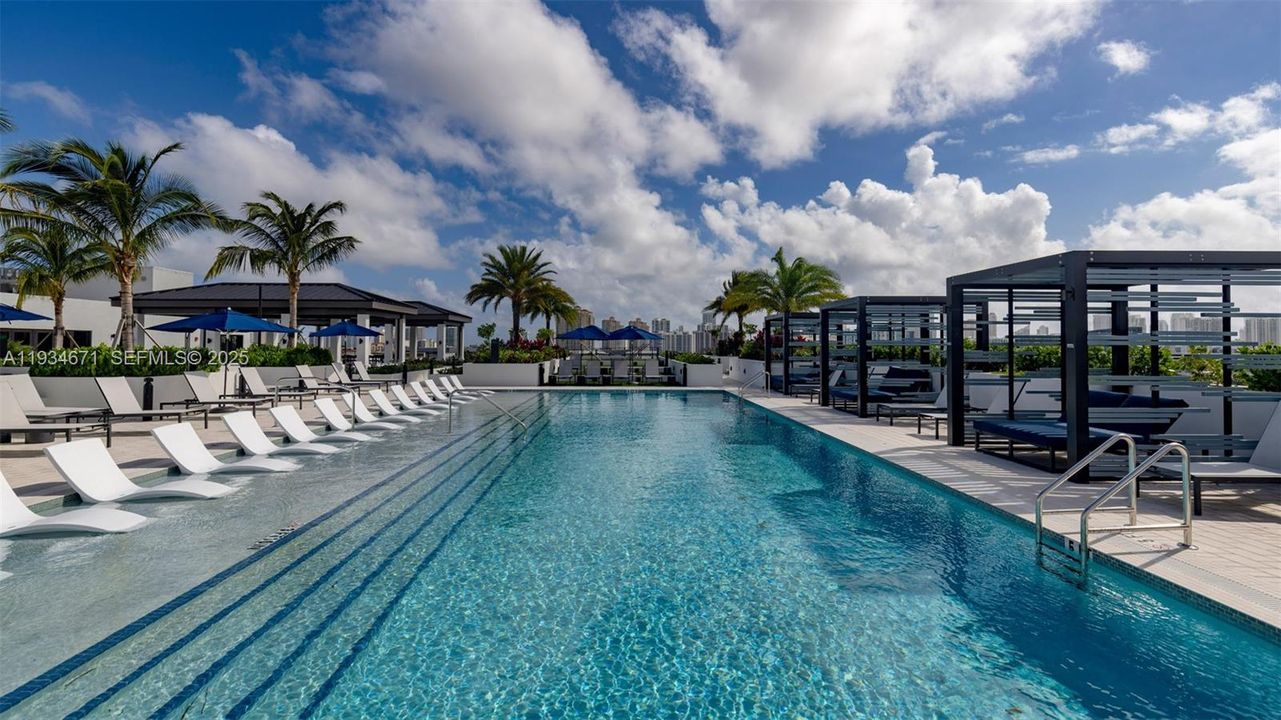 For Rent: $3,085 (2 beds, 2 baths, 987 Square Feet)