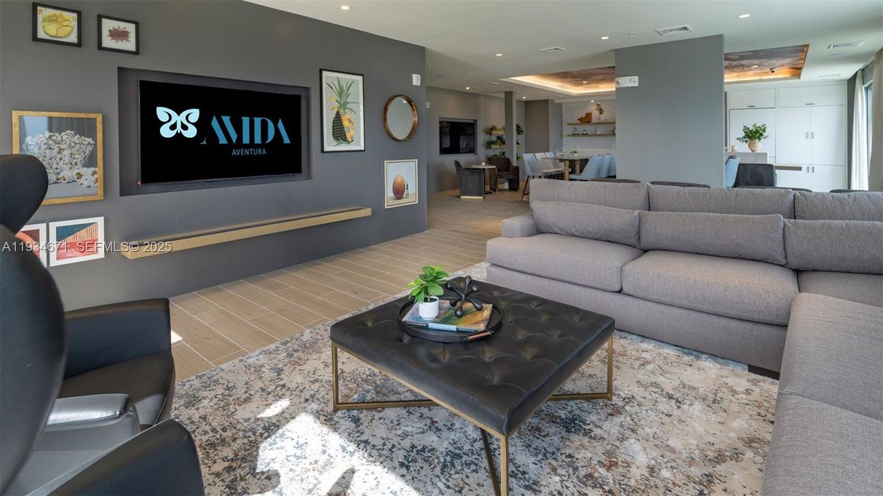 For Rent: $3,085 (2 beds, 2 baths, 987 Square Feet)