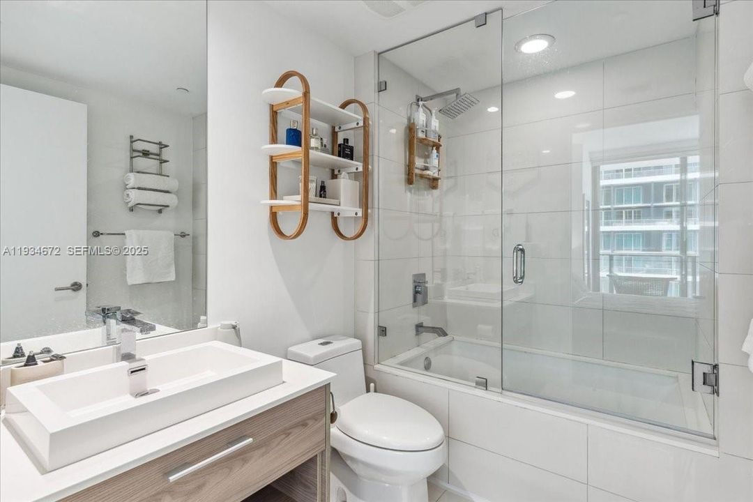 出租: $4,000 (1 贝兹, 1 浴室, 649 平方英尺)