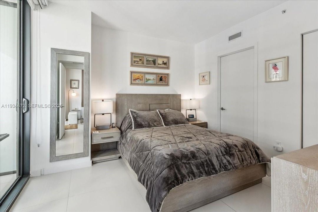 出租: $4,000 (1 贝兹, 1 浴室, 649 平方英尺)