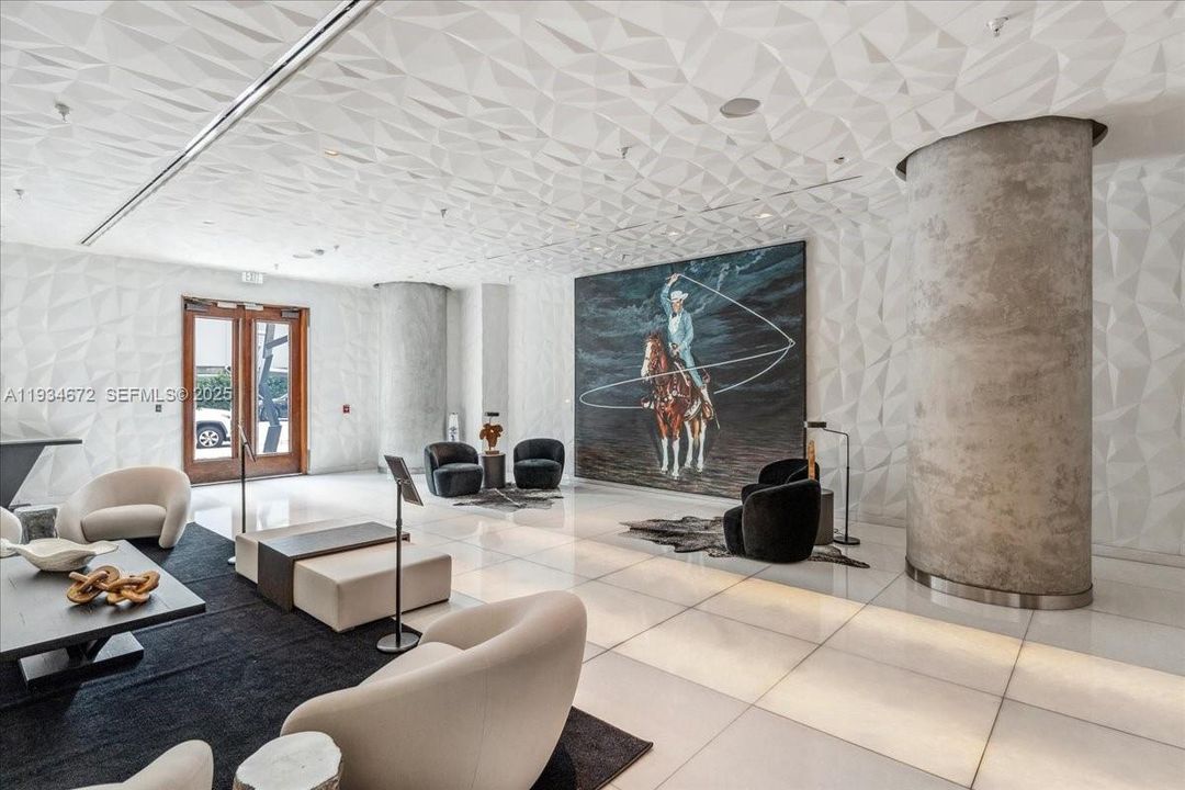 出租: $4,000 (1 贝兹, 1 浴室, 649 平方英尺)