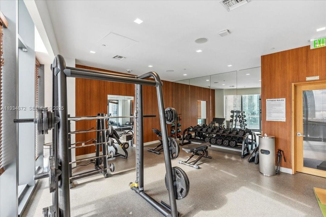 出租: $4,000 (1 贝兹, 1 浴室, 649 平方英尺)