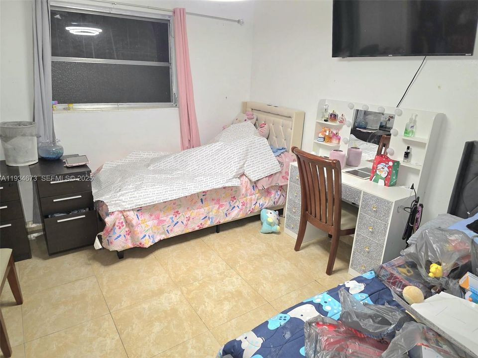 待售: $715,000 (5 贝兹, 3 浴室, 1744 平方英尺)