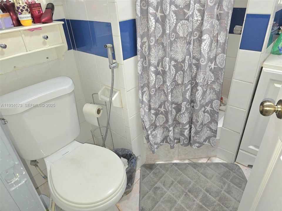 待售: $715,000 (5 贝兹, 3 浴室, 1744 平方英尺)