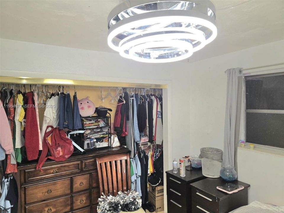 待售: $715,000 (5 贝兹, 3 浴室, 1744 平方英尺)