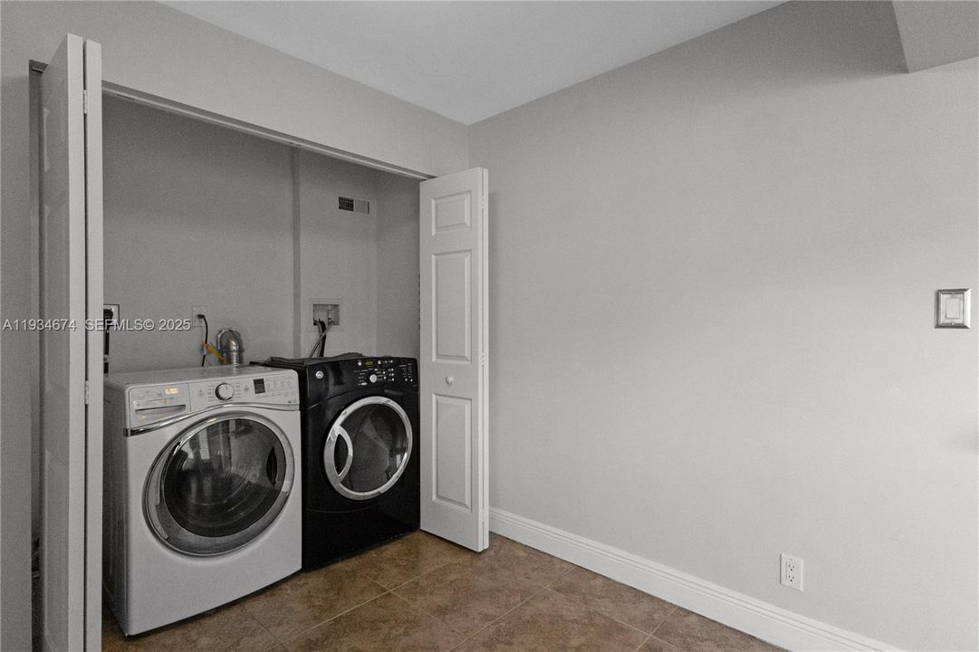 待售: $899,000 (3 贝兹, 2 浴室, 1856 平方英尺)